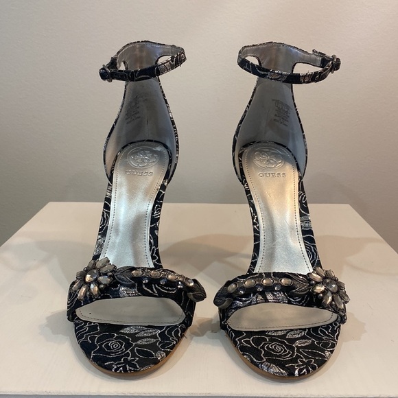 Nwot Guess Floral Ankle Strap Heel Sandal - Picture 6 of 13